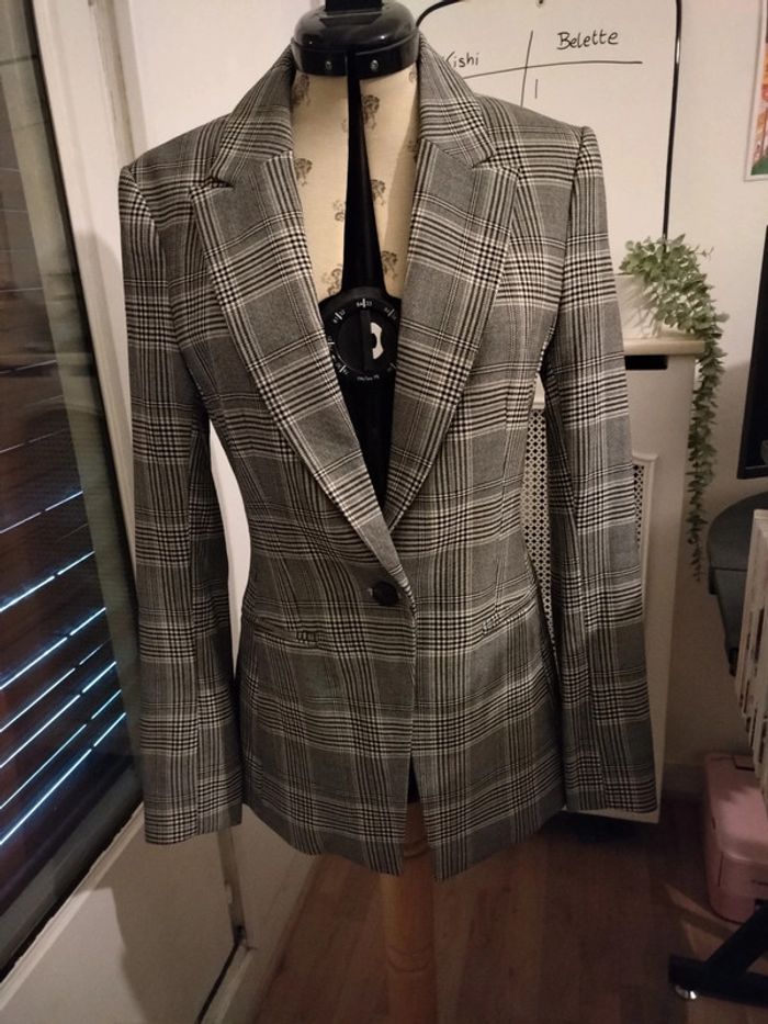 Veste H &M couleur gris en carreaux neuve avec étiquette taille 34