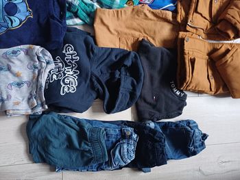 Lot vêtements et paire de chaussures