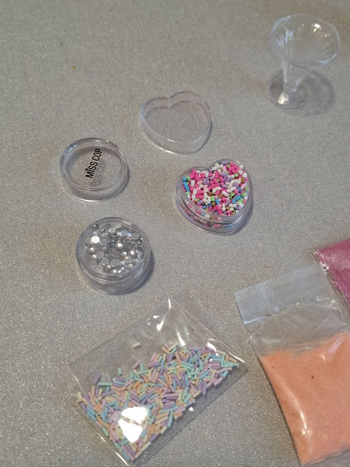 Gros lot de microbilles, faux sucre, vermicelles pour déco fimo, loisirs creatifs divers - photo numéro 2