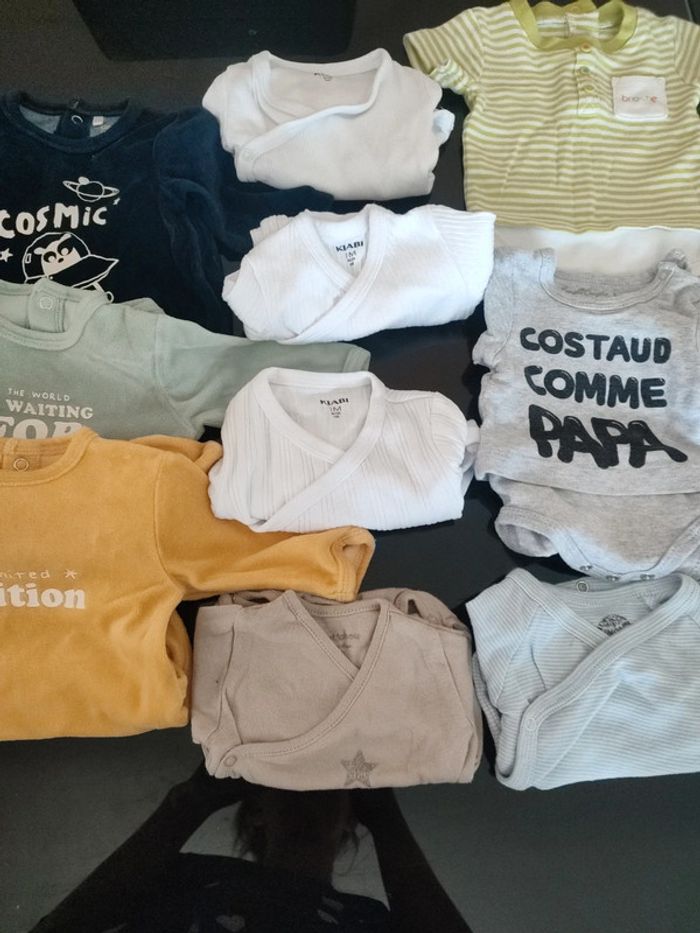 Lot pyjamas/ bodies 1 mois - photo numéro 3