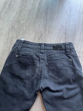 Jean levi’s low rise skinny taille 26