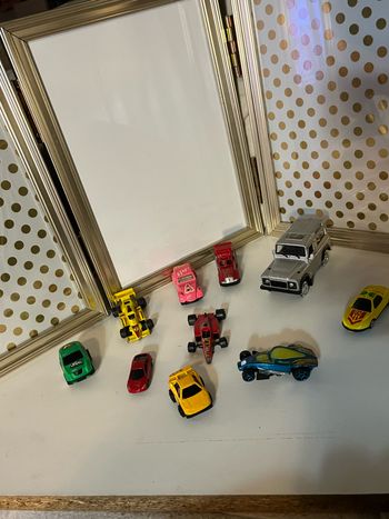 Lot de différentes voitures