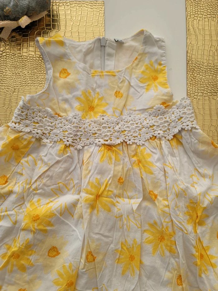 Robe fleurie - Taille 18 mois - photo numéro 2