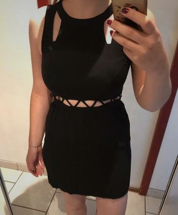 Robe noire ouverte