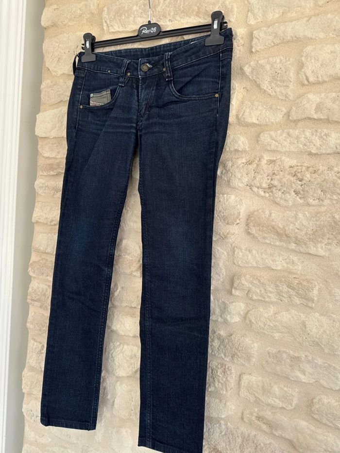 Jean brut bleu marine Diesel Taille 36 - 13 € - photo numéro 5