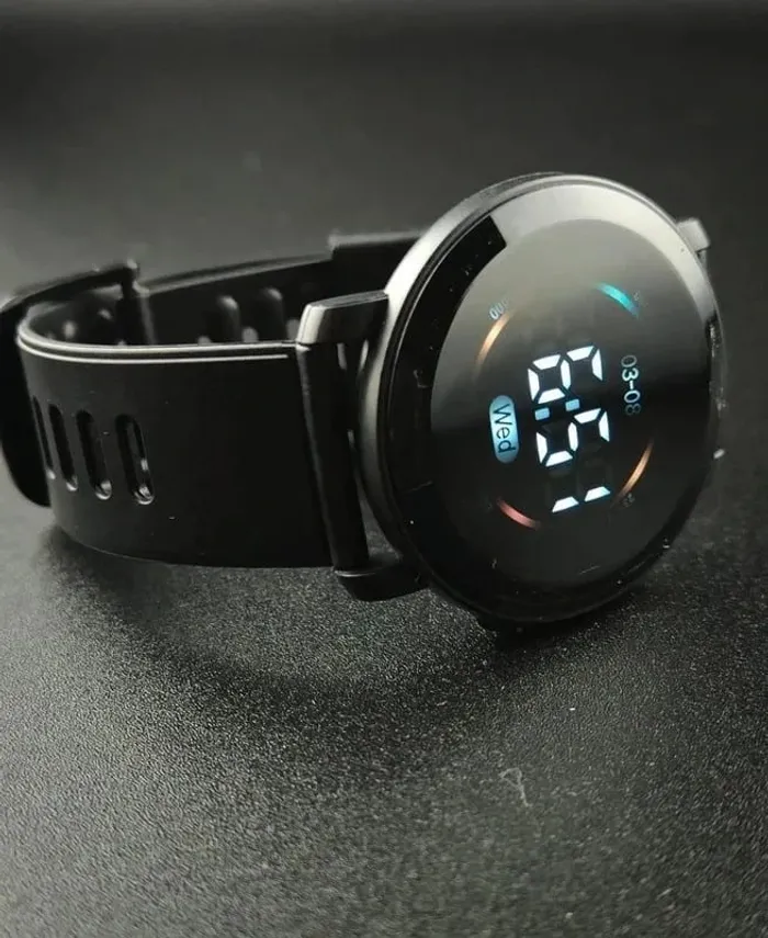 Montre digitale noire, taille infini