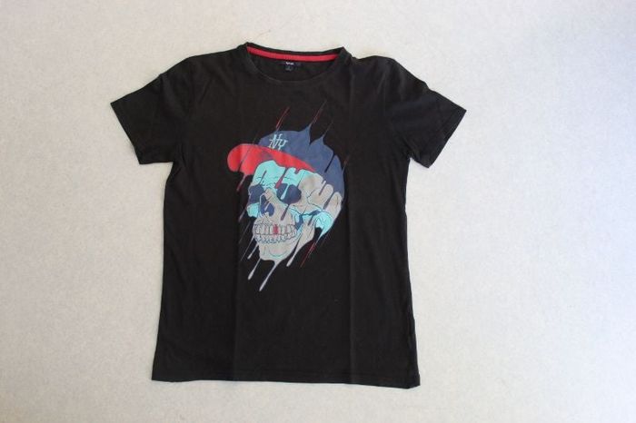 Maillot manches courtes noir avec imprimé "tête de mort"