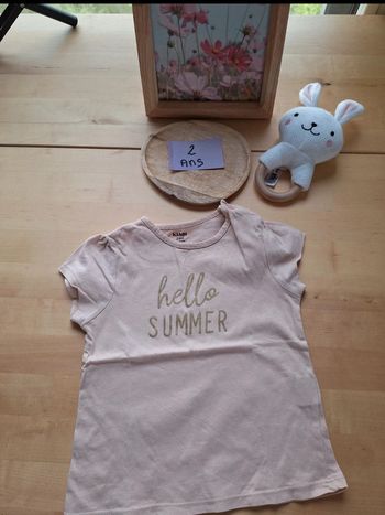 T-shirt manches courtes pour fille taille 24 mois Marque Kiabi Très bon état