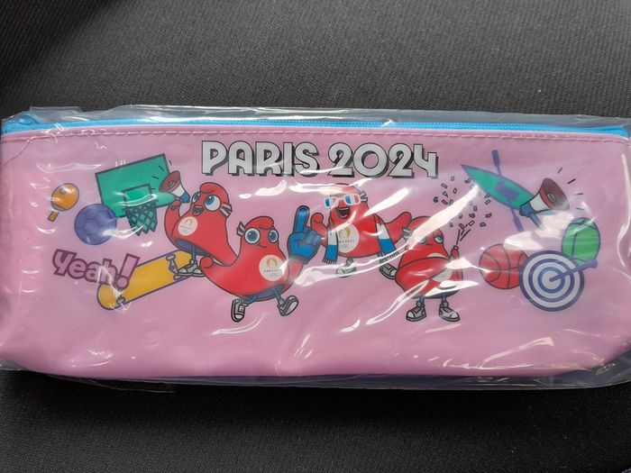 Trousse rose Paris 2024