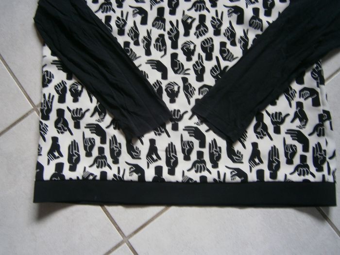 Blouse ML noir motifs "mains" COP COPINE Taille 42 - photo numéro 7