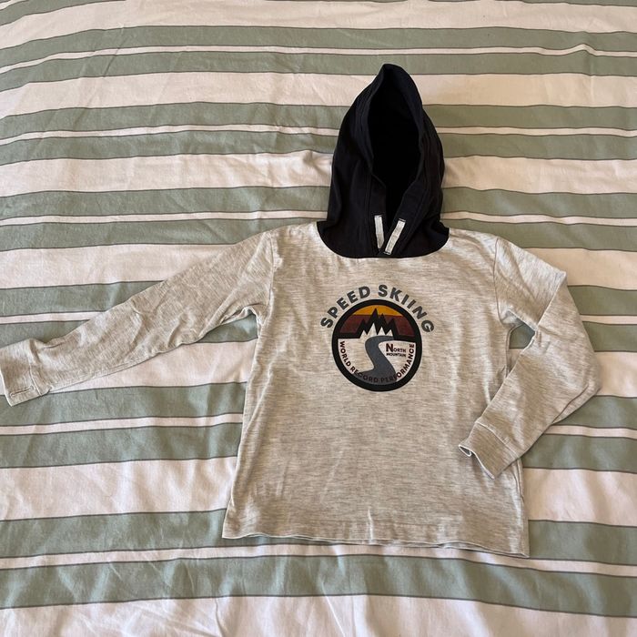 T-shirt manches longues à capuche garçon 5 ans - photo numéro 2