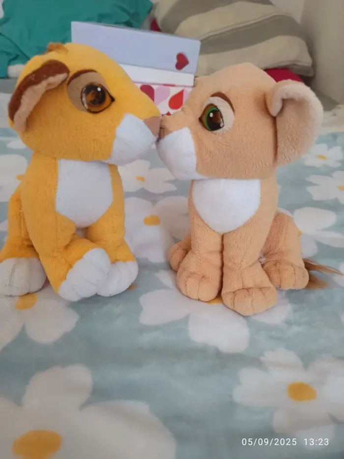 Peluches Nala et Simba amoureux