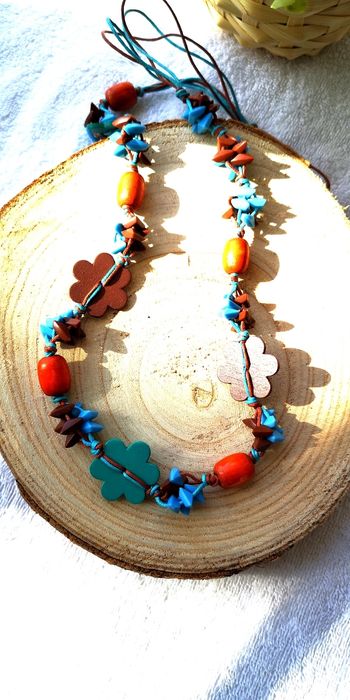 Collier fleurs perles plusieurs couleurs