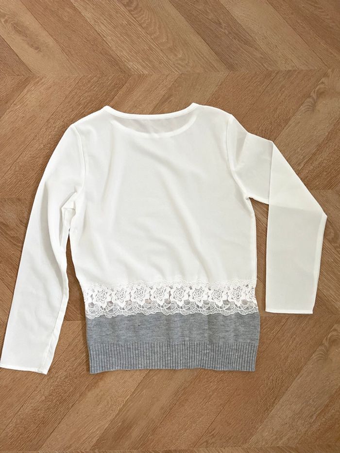 Blouse blanche et grise avec broderie - photo numéro 3