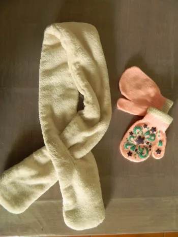 Lot moufles + écharpe "Kitchoun" T 24 mois