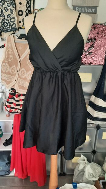 Petite robe noire fines bretelles #lora11femme36
