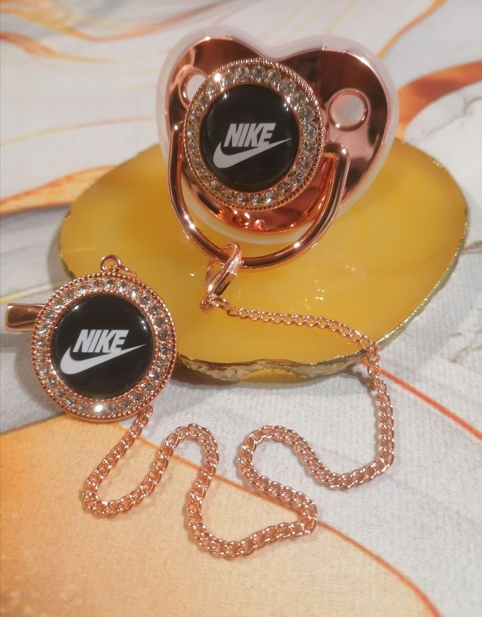Tétine Nike rose gold - photo numéro 2