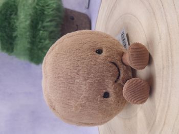 Peluche Jellycat Mona macaron au chocolat french pâtisserie food Paris