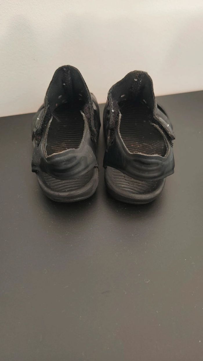 Sandales Nike pointure 21 - photo numéro 3