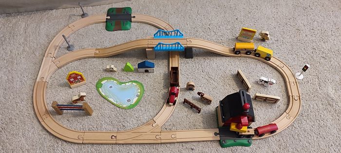 Joli circuit de petit train en bois Brio et Delta - photo numéro 4