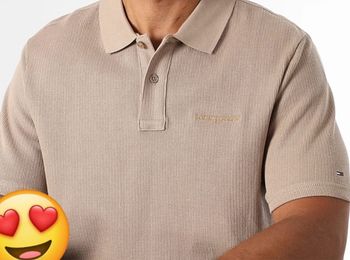 Très jolie polo manches courtes tommy jeans neuf avec étiquette