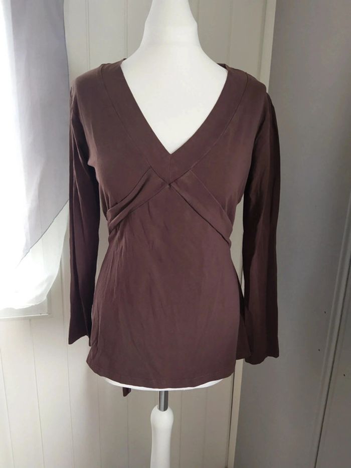 Haut marron cintré col V