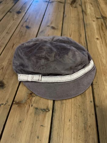 Casquette velours, tape-à-l’œil 10, 14