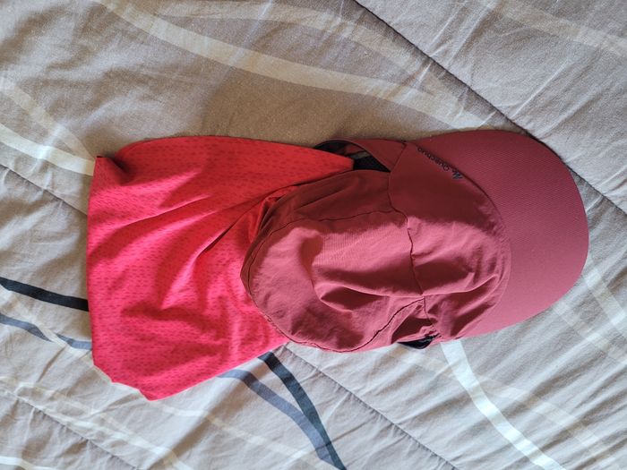 Casquette uv queshua bordeaux/fushia 6/10ans (3e)