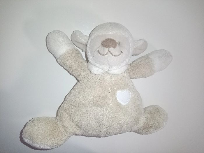 Doudou mouton Noa marron beige et blanc, coeur brodé - Nattou - photo numéro 2