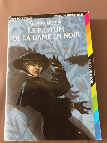 Livre Le parfum de la dame en noir