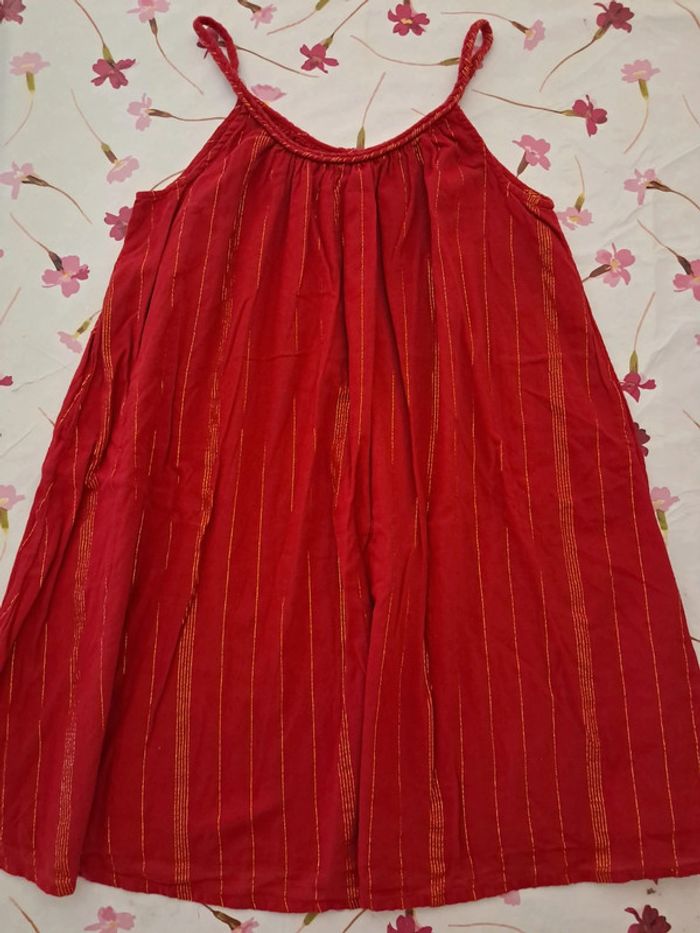 Belle robe 👗 rouge avec fils d'or, bretelles et col tressés - T 10 A