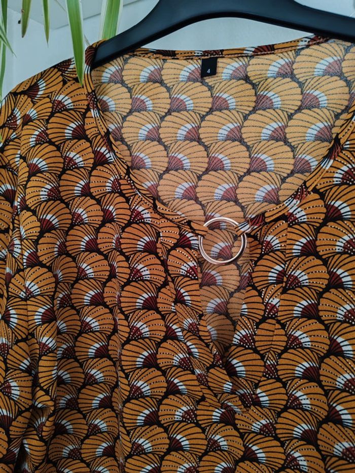 T-shirt imprimés orange avec décolleté en v - photo numéro 2