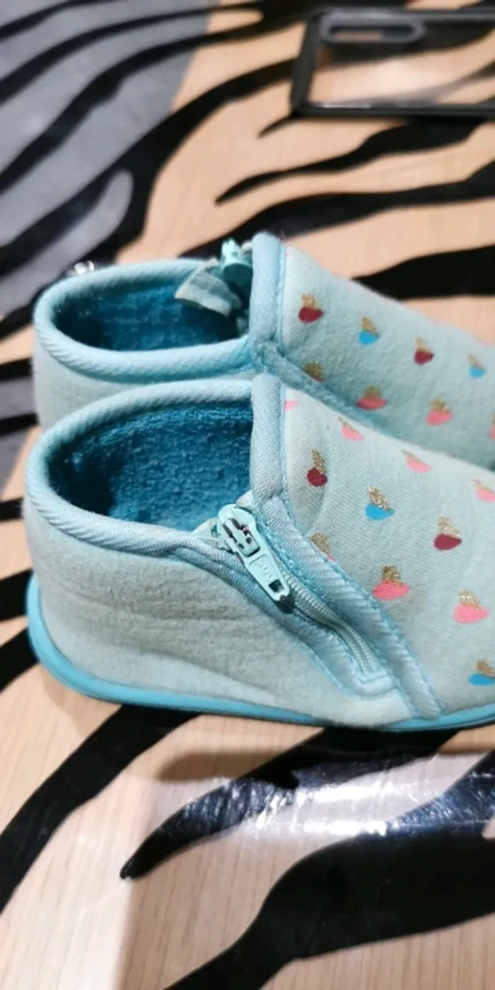 Chaussons bleu avec coeur - pointure 21 - photo numéro 3