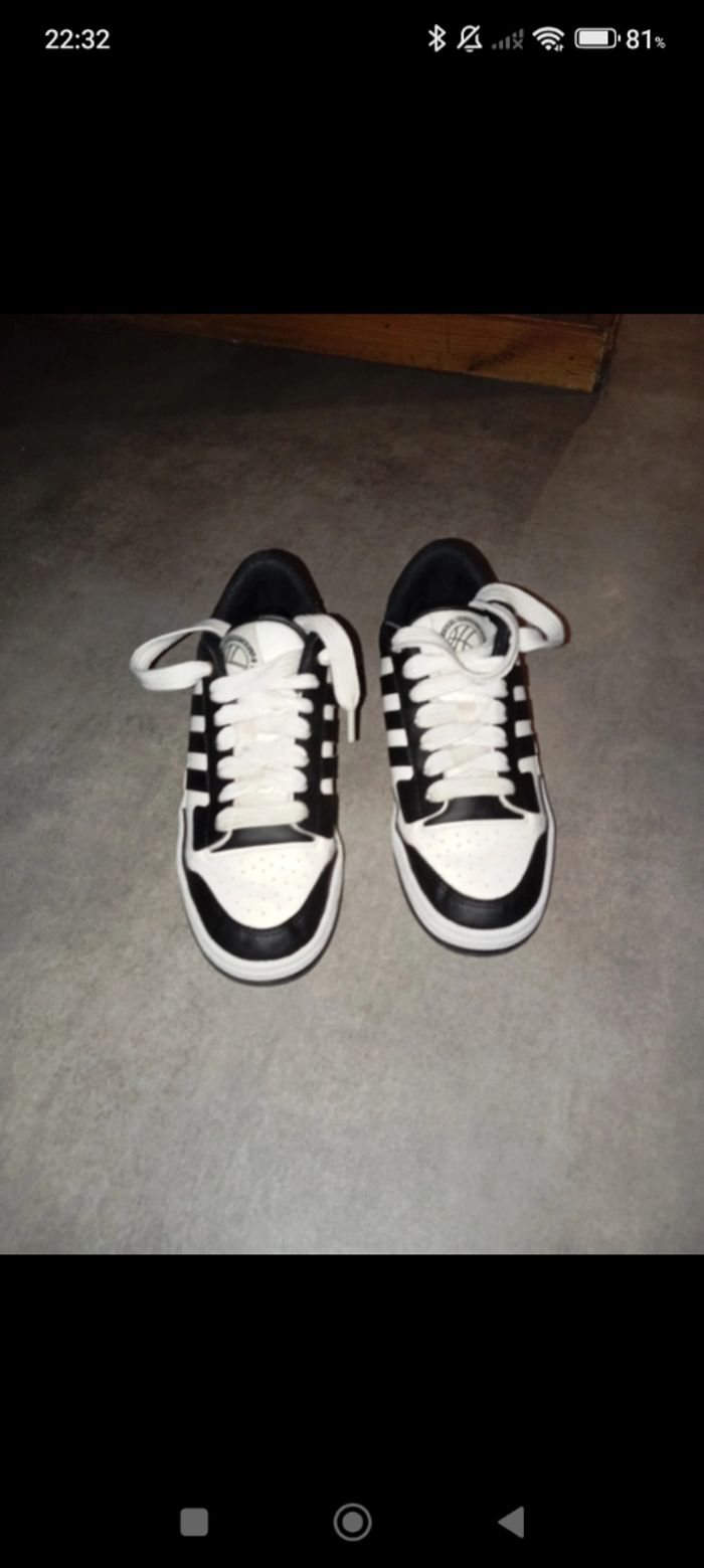 basket adidas 38 2/3 blanche et noir