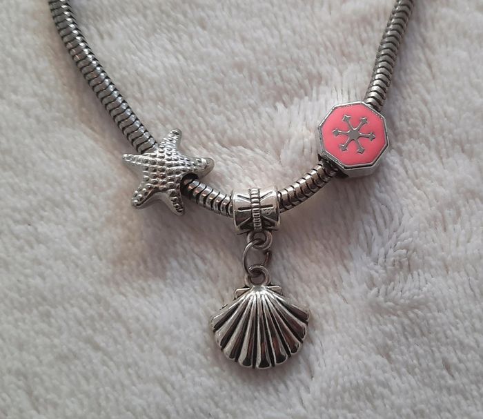 Bracelet avec 3 charms - photo numéro 2