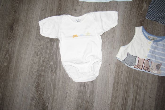 LOT DE 4 VÊTEMENTS BÉBÉ GARÇON "DIVERSES MARQUES" - TAILLE 0/1 MOIS - n°02 - photo numéro 2