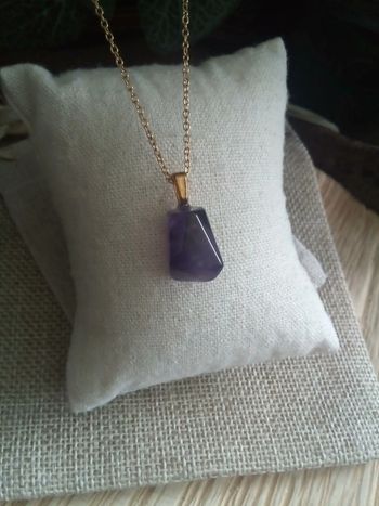 Collier pendentif en pierre naturelle d'améthyste 💜.