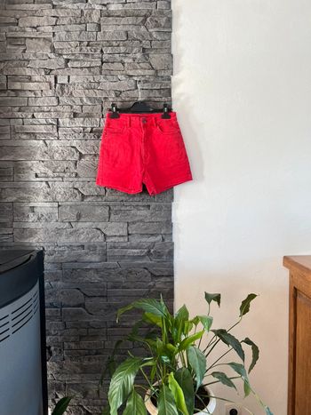 Short en jean rouge