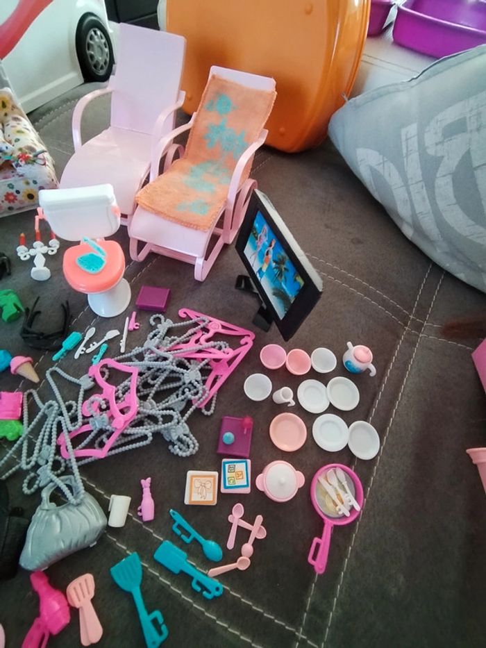 Lot de 6 Barbies et accessoires multiples - photo numéro 8