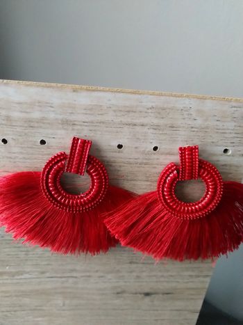 Boucles d'oreilles percées pompon