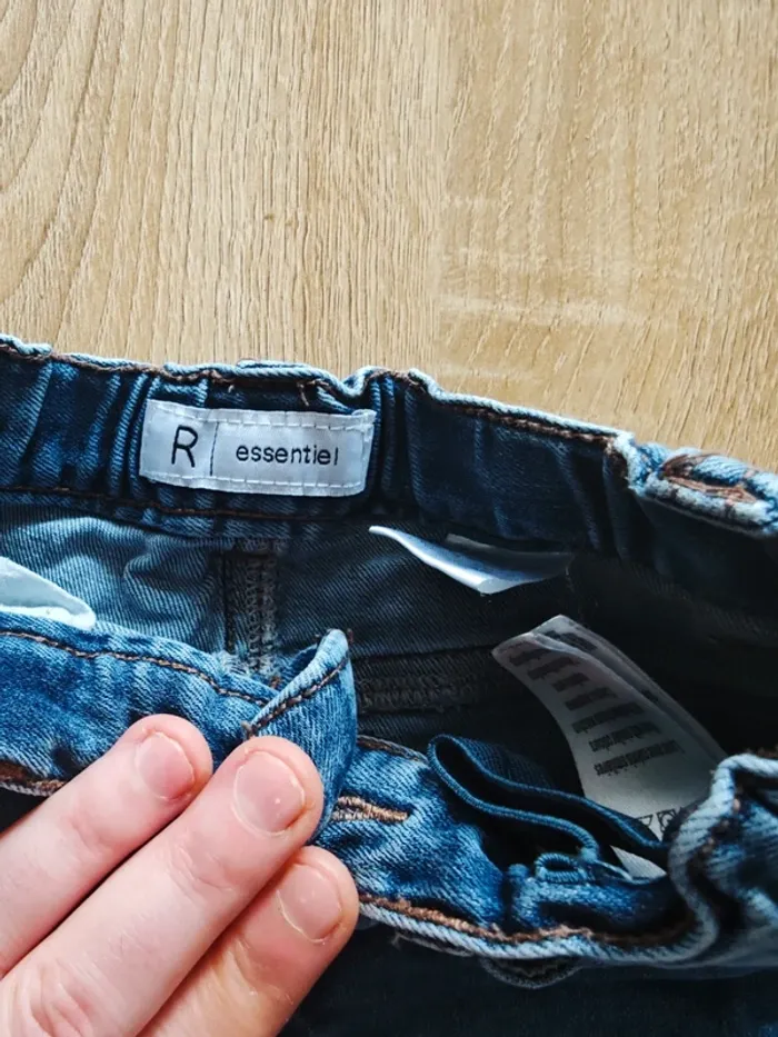 Jeans taille 4 ans - photo numéro 2