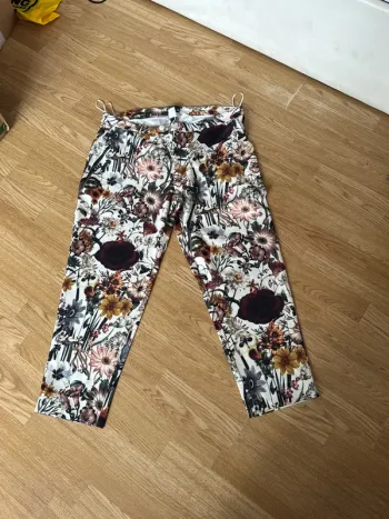 Pantalon à imprimé floral marque Heine taille 50