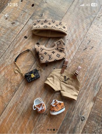 Lot 2 ensembles Labubu