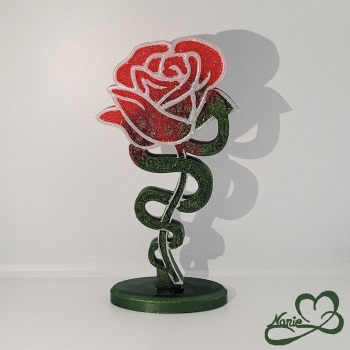Rose en resine rouge et verte