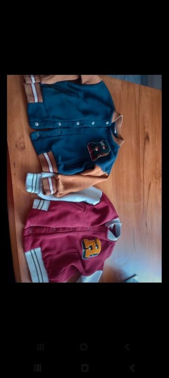 Lot de deux teddy tape a l oeil 2 3 ans très bonne état