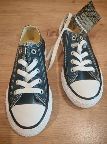 Converse fille, taille 28, neuves