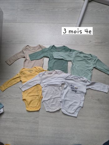 Lot bodies 3mois