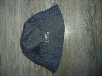 chapeau réversible 9-12 mois environ