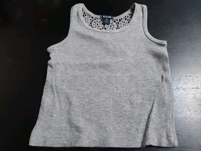 Debardeur été bebe fille 3 mois gris brodé - photo numéro 2