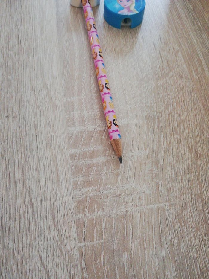 Crayon et taille crayon reine des neiges - photo numéro 3
